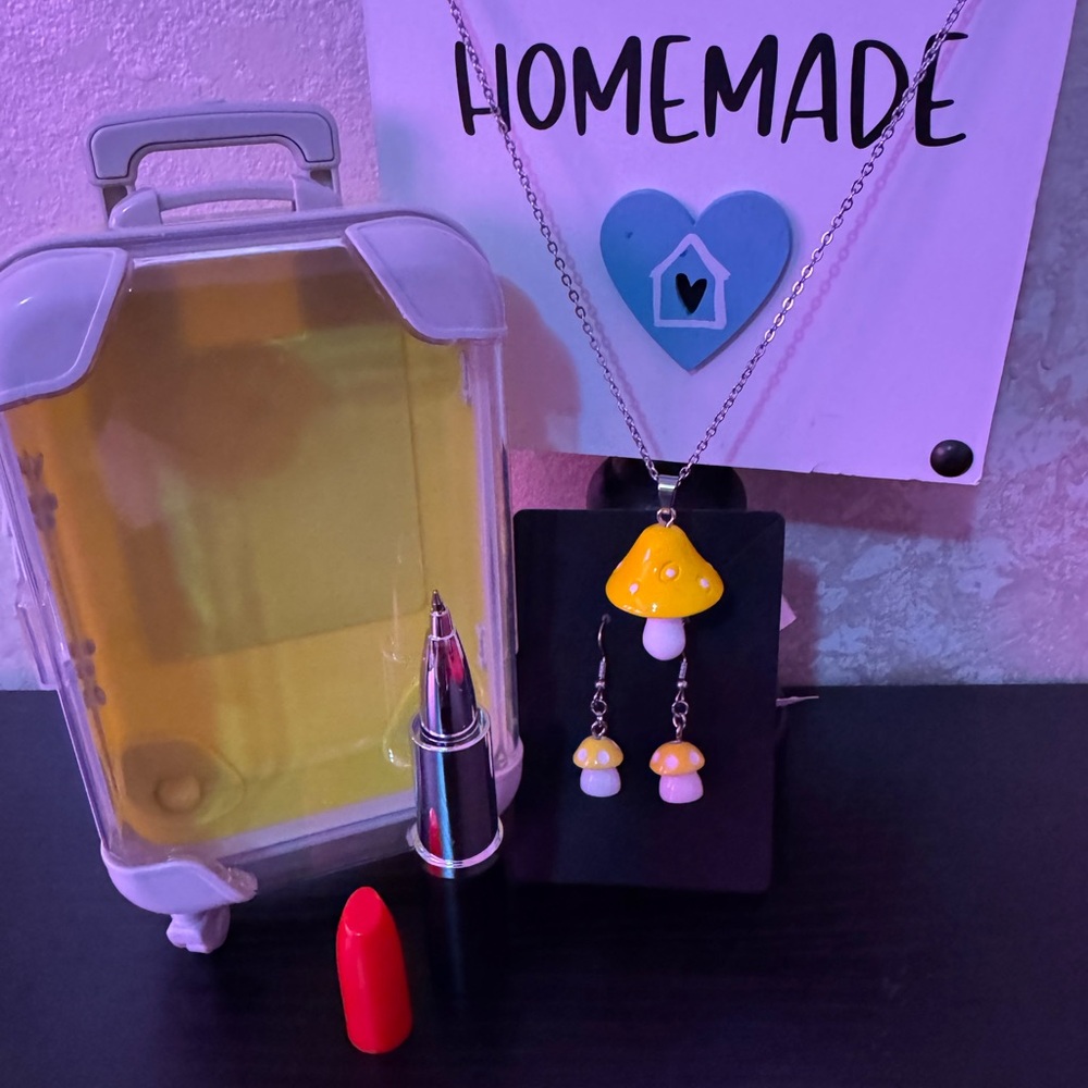 Keychain/Accessory Gift Set - Picture 6 of 6